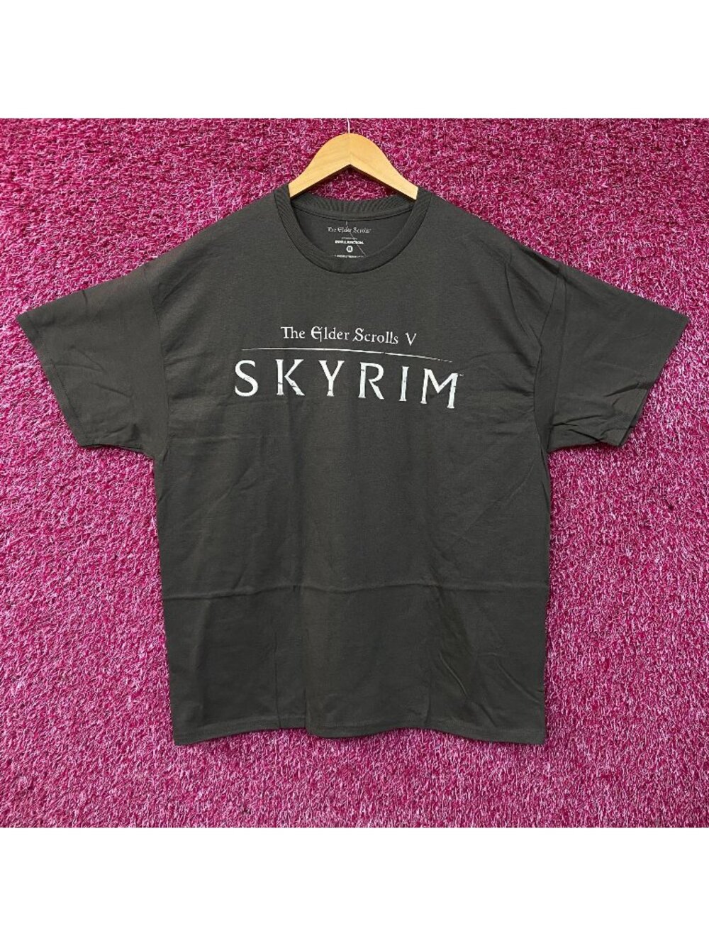 The Elder Scrolls V: Skyrim Logo Graphic T-Shirt XL
